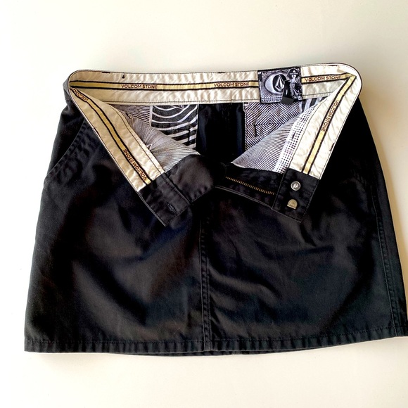 Volcom Frochickie Mini Skirt - Size 5 - Picture 2 of 7